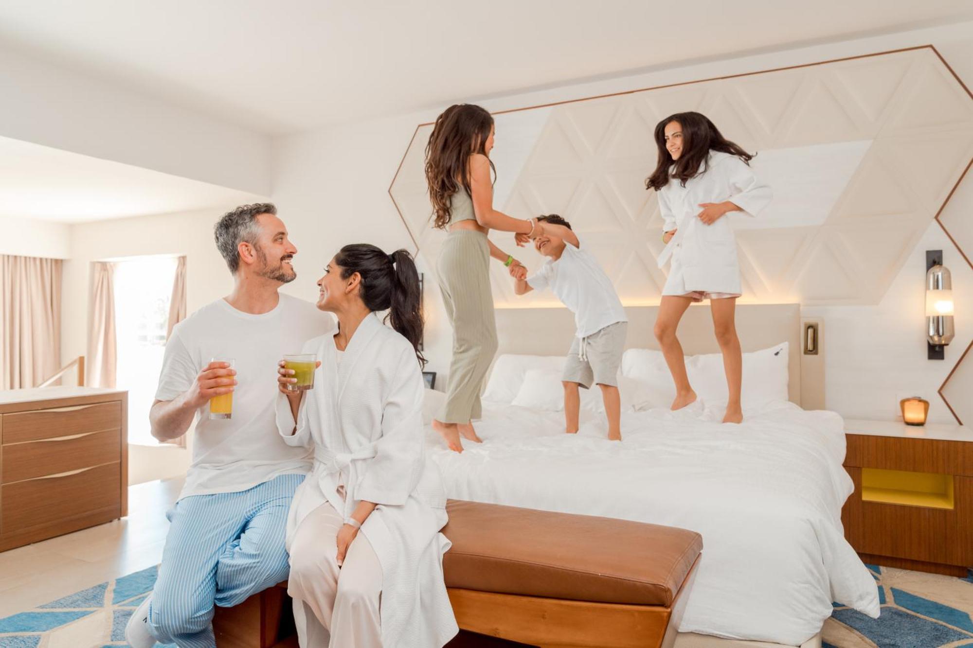 Hard Rock Hotel & Casino Punta Cana (Adults Only) Εξωτερικό φωτογραφία Family at the hotel