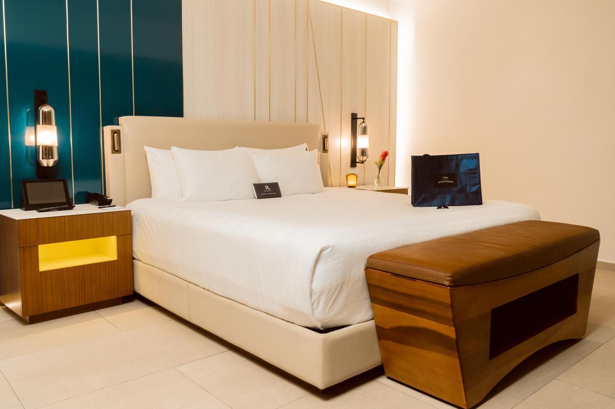 Hard Rock Hotel & Casino Punta Cana (Adults Only) Εξωτερικό φωτογραφία A bedroom at the hotel