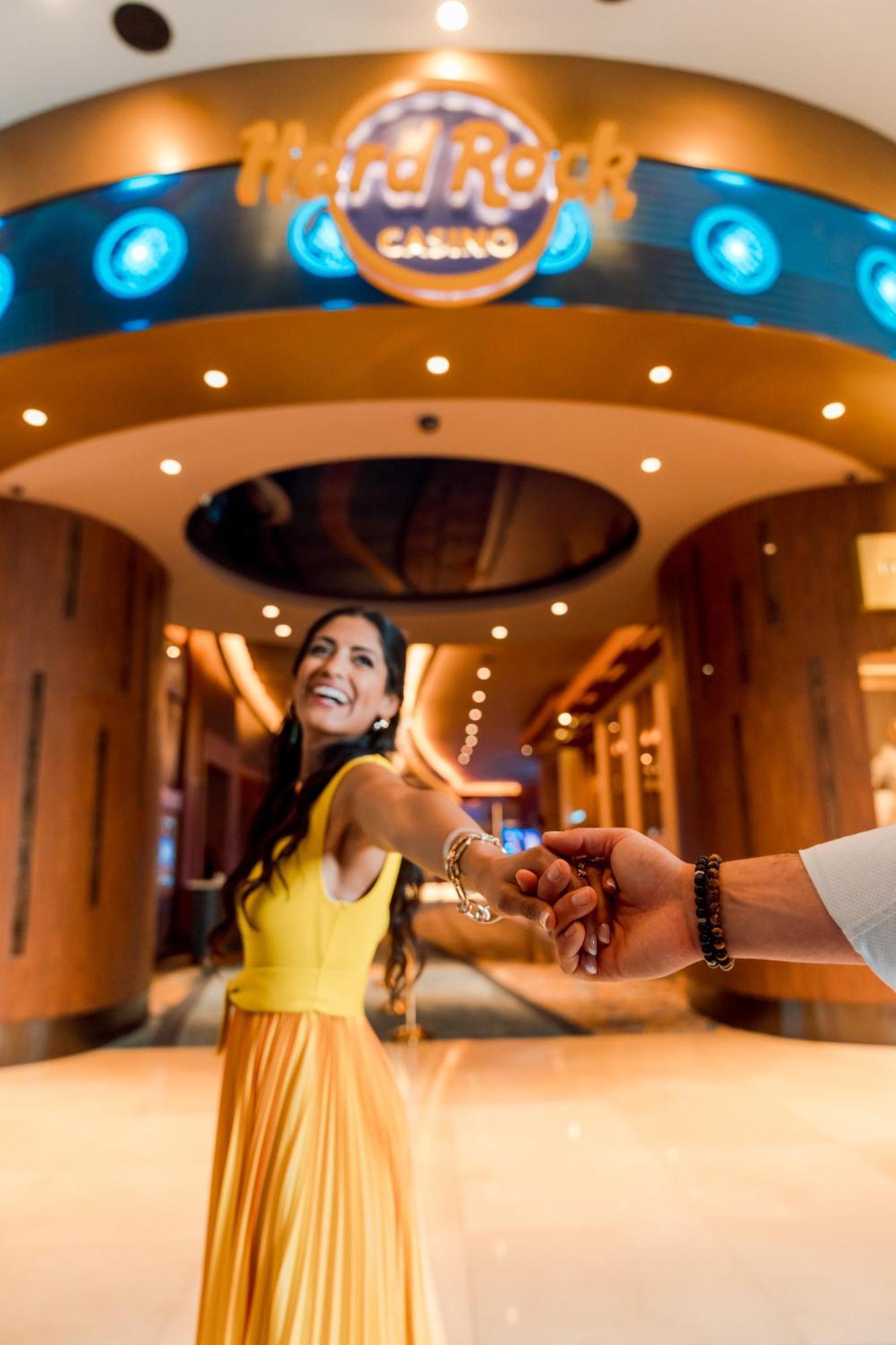Hard Rock Hotel & Casino Punta Cana (Adults Only) Εξωτερικό φωτογραφία A woman being led by a man